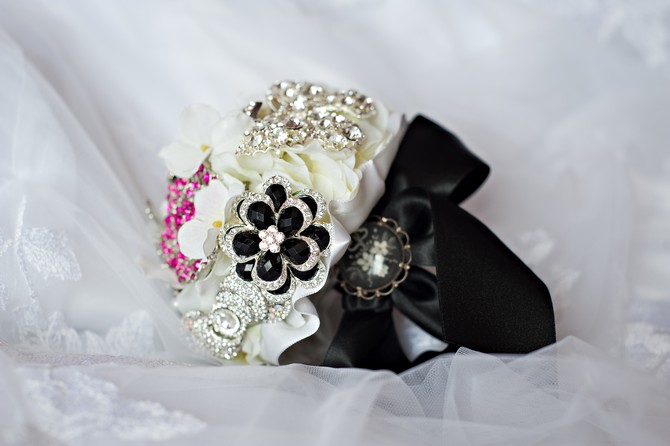 brooch bouquet black white